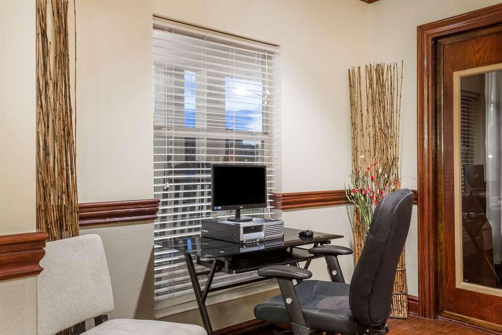 Wingate By Wyndham Savannah Gateway Hotel