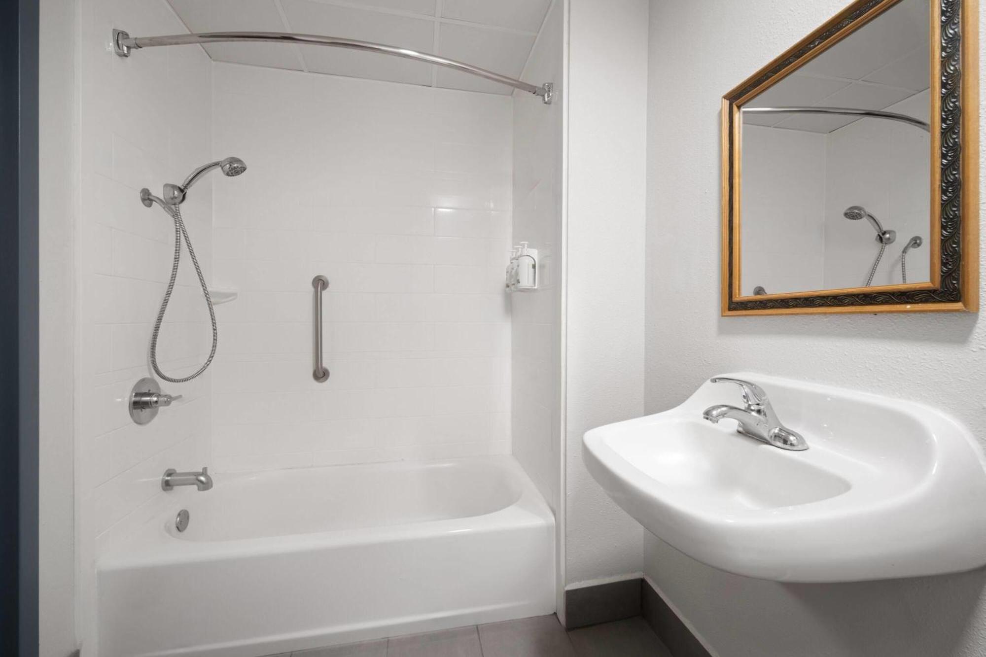 Wingate By Wyndham Gateway 2*