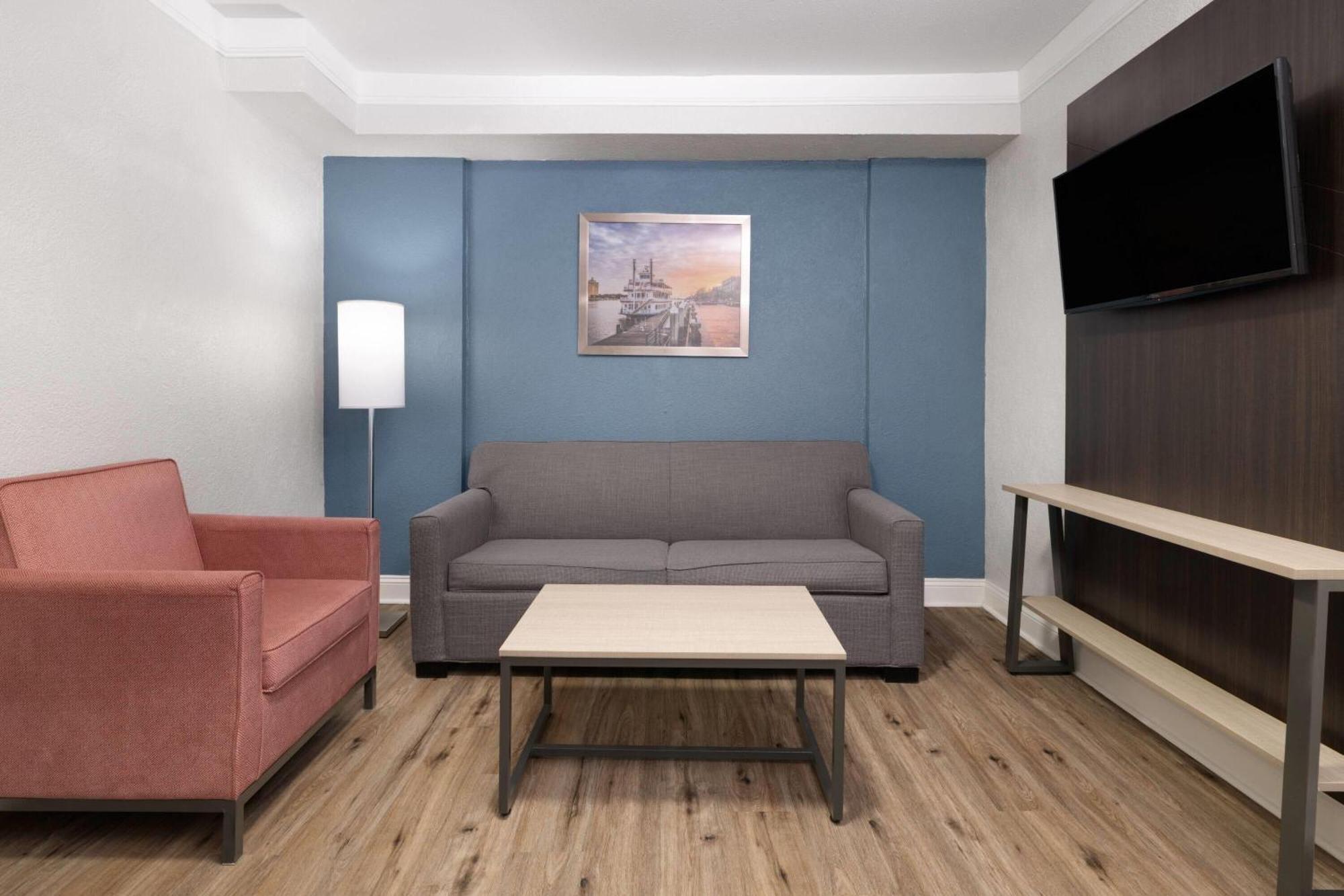 Hotel Wingate By Wyndham Gateway 2*